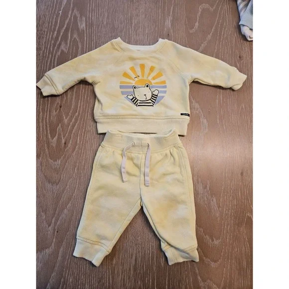 Baby gap set 3-6 mos‎