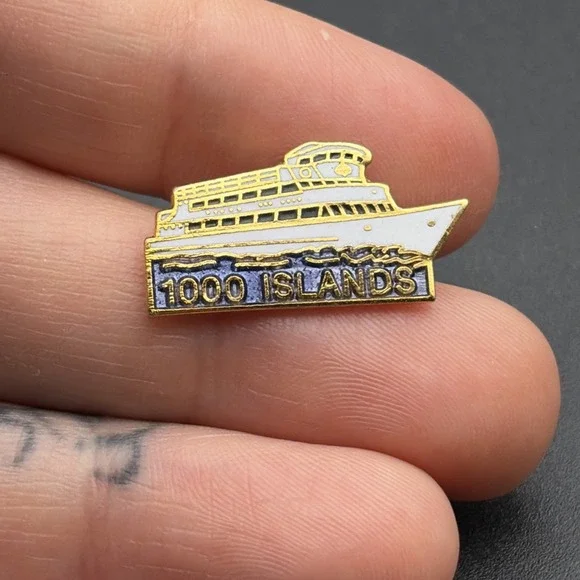 1000 Islands Boat Tours Lapel Hat Pin‎
