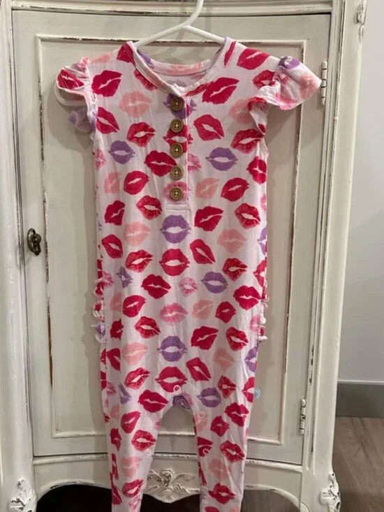 Posh Peanut Kisses Onesie Size 9-12 Months