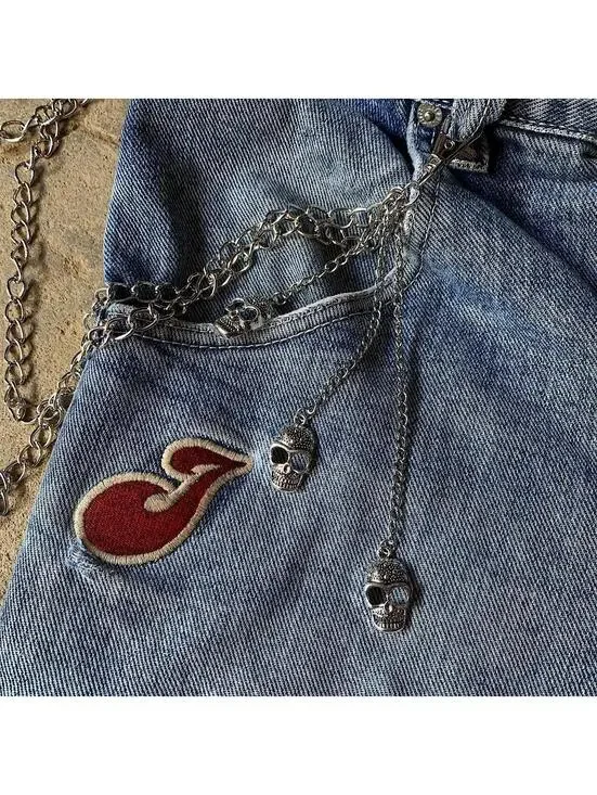 Y2k style skeleton skull pendant silver pocket chain. Punk emo grunge style.