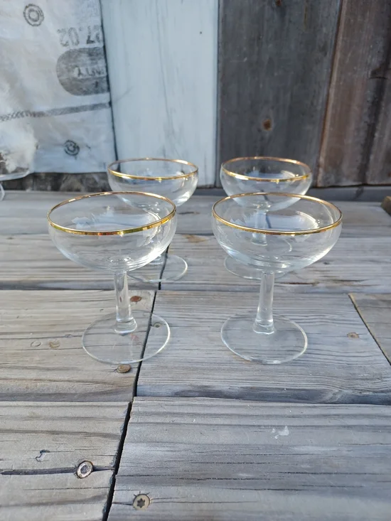 Vintage Clear Coupe Wine  Glasses with Gold Rim - Set of 4