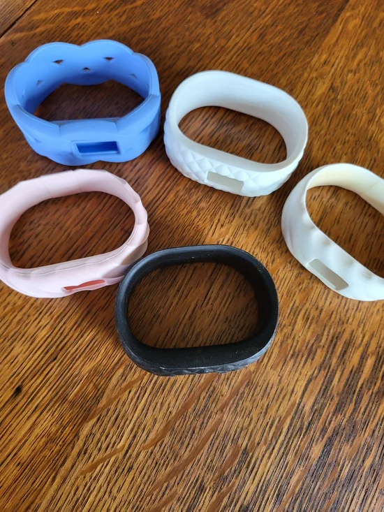 Lot of 5 Silicone Fitbit Replacement Bands Assorted Colors