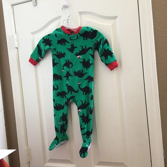 FINAL MARKDOWN Carters 18m footed sleeper