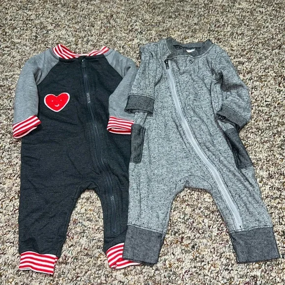 Boys, girls 0-3 month outfits,‎ pajamas Kids One Pieces, Lot of 2, 0-3 months