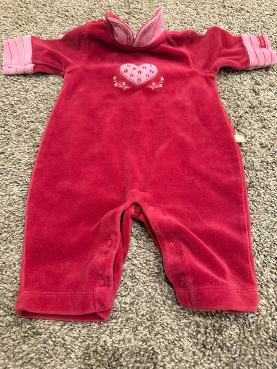 Vintage Baby Carter's Heart belongs to Daddy Valentines 3 mo. one-piece velour