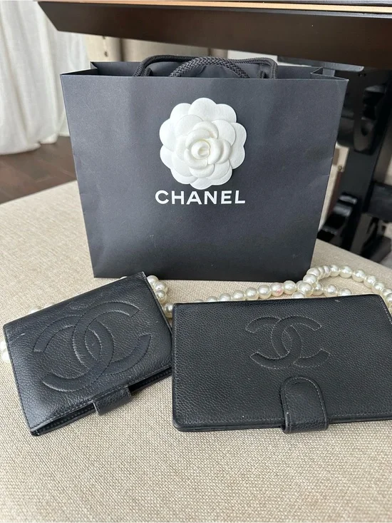 CHANEL Black Quilted CC Pebbled Leather Wallets Duo