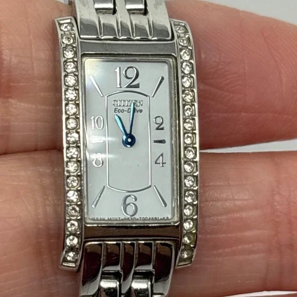 Citizen Eco-Drive Women's Silver Tone Crystal Accent‎ Watch Untested Battery