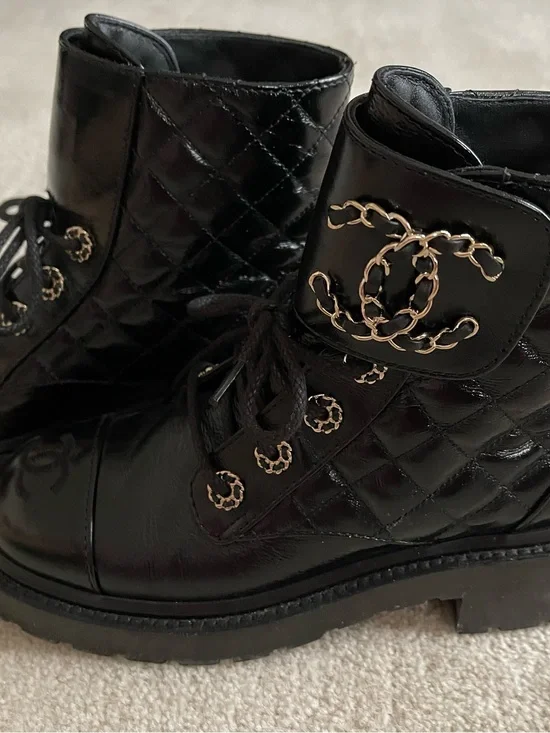 CHANEL Black Quilted Leather Lace-Up Combat Boots with Gold Chain CC.
