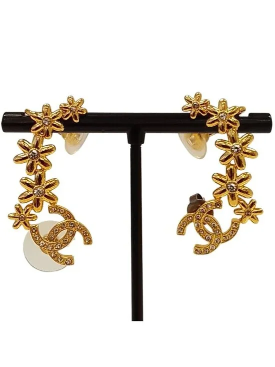 Chanel CC Logo Flower Motif Earrings Gold