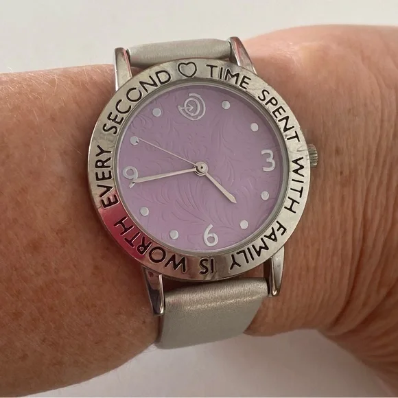Vintage Silver Metal Silver Metallic Leather Ladies Costume Watch