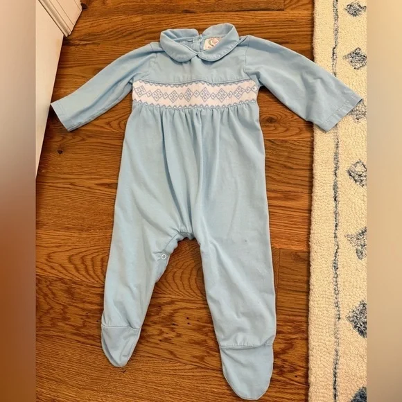 Smocked Threads by Cecil and Lou Light Blue Jumper size 18M