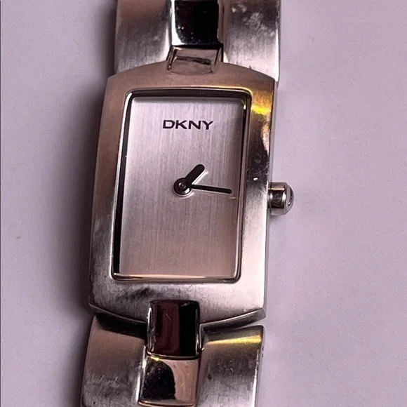 DKNY Ladies Silver Watch NEW BATTERY