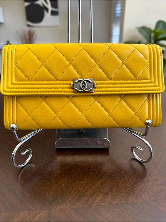 CHANEL Boy Wallet