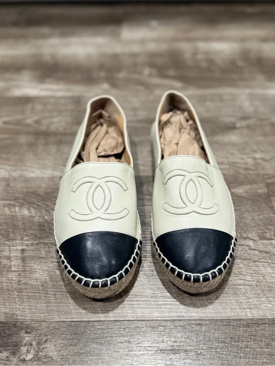 CHANEL Black Beige Leather Lambskin Espadrilles CC Cap Toe Sole Slip On EU Sz 39