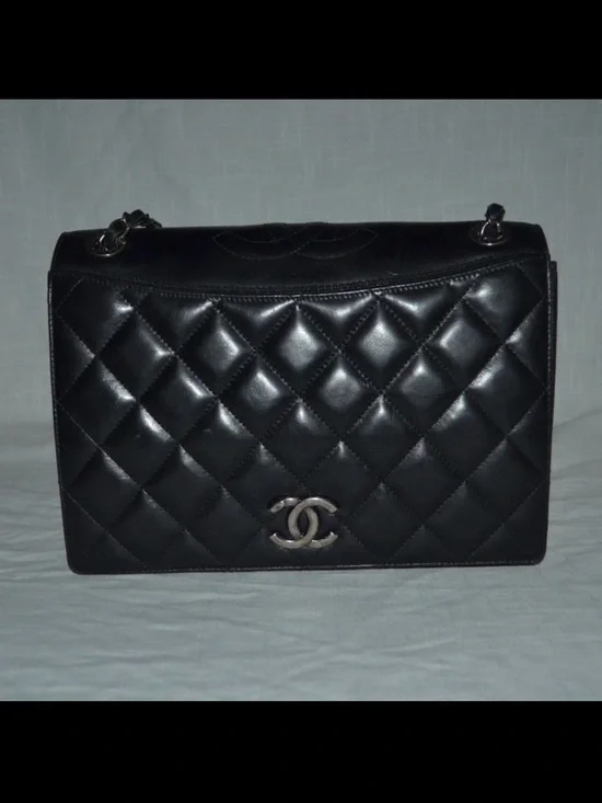 Chanel Black Quilted Leather Silver CC Hardware Shoulder Chain Strap Han…