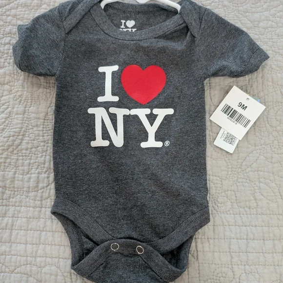 NWT Charming Gray 'I Love NY' Baby Bodysuit
