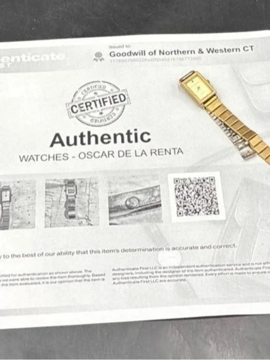 Oscar de la Renta Authenticated Vintage Gold Tone Rectangular Bracelet Watch