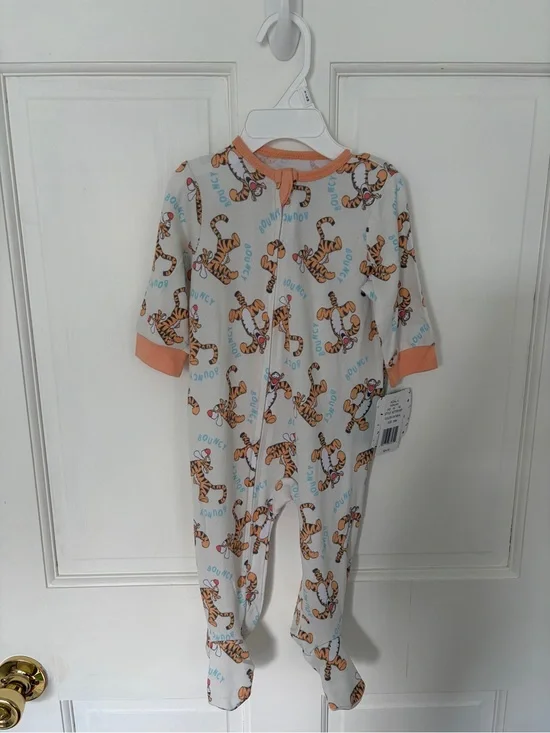 Disney Winnie the Pooh Tigger Baby Ultra Soft Sleep & Play