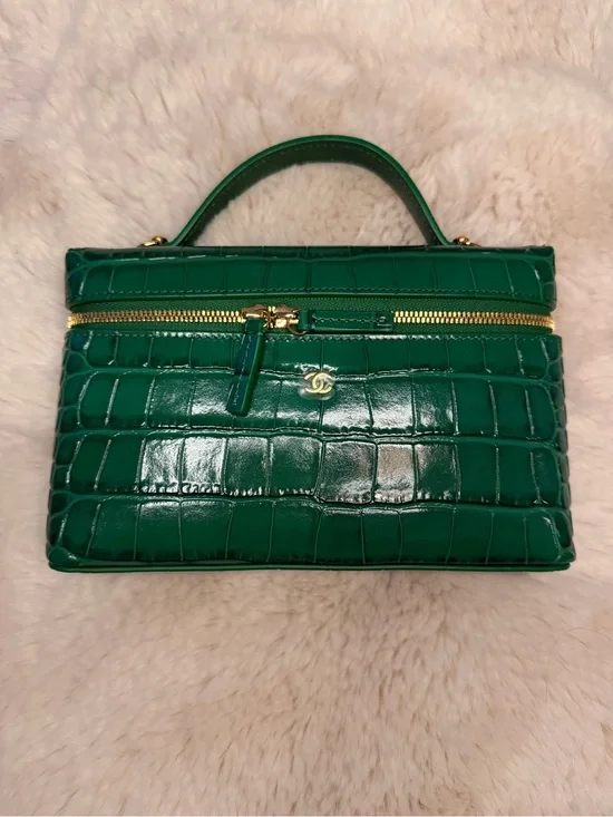 CHANEL Emerald Green Croc-Embossed Slim Vanity Bag with Gold Hardware