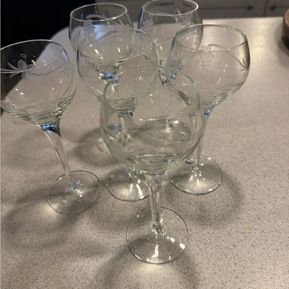 Vintage Elegant Clear Wine Glass Set with Etched Grapes‎