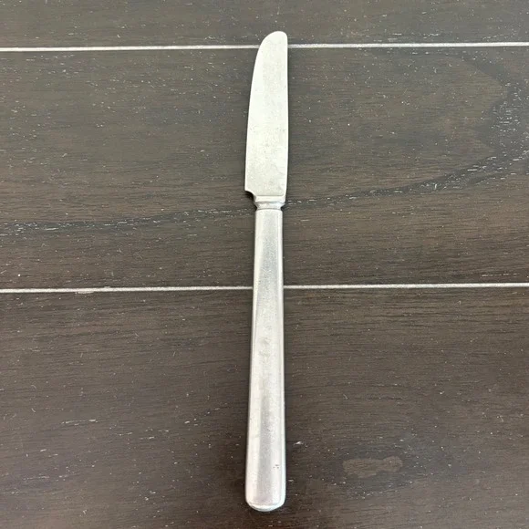 Vintage‎ Silver Tone Dinner Knife Minimalist Rounded Handle Flatware 8.5
