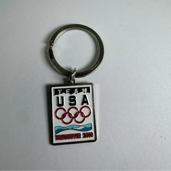 OLYMPIC Team USA Vancouver 2010  SilverTone Enamel Keychain Aminco Made In China