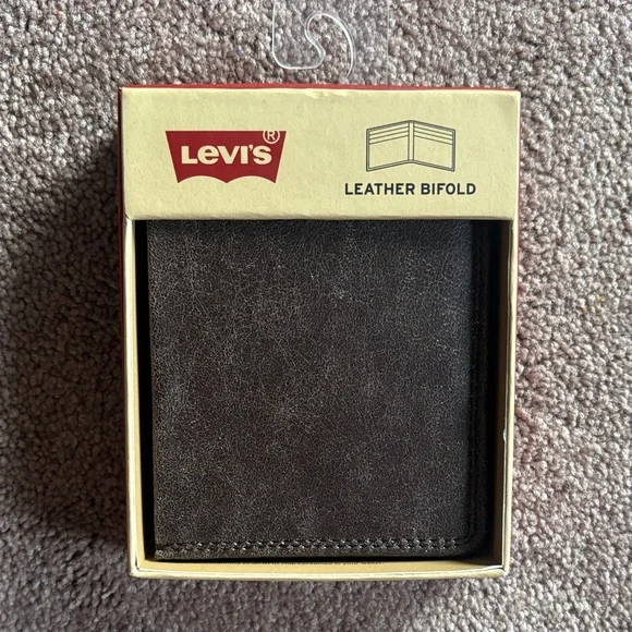 Levi’s Men’s Bifold wallet leather NWT