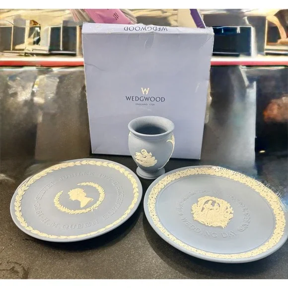 Wedgwood Jasperware Blue Lot Silver Jubilee Plate Wedding Plate & Vase England