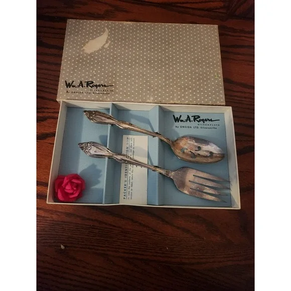 Oneida Wm. A Rogers Strathmore Vintage Serving Pieces Spoon‎ & Fork 8