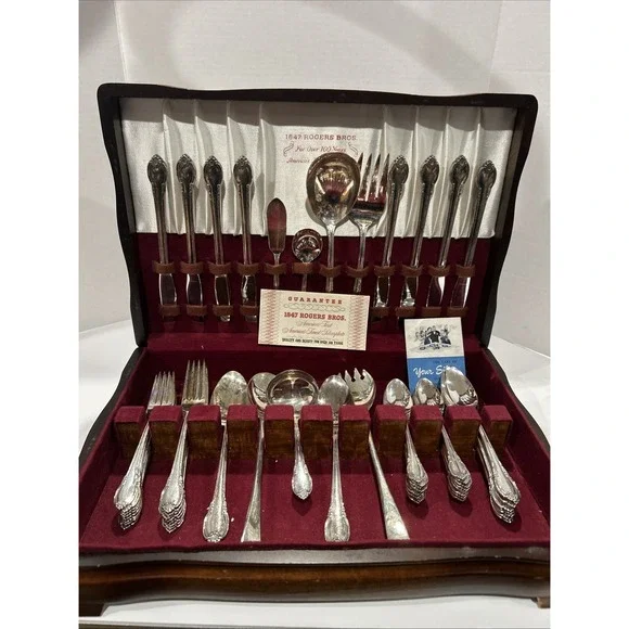 Vintage 1847 Rogers Bros Remembrance Silverplate Flatware Set 52 Pc Wood Chest