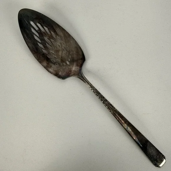 BANBURY BROOKWOOD  1881 Rogers Oneida Silverplate 8