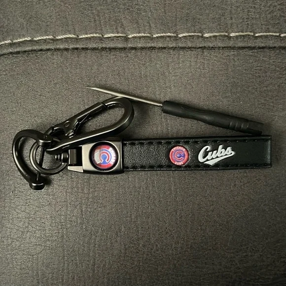 New Chicago Cubs  key ring and screwdriver set