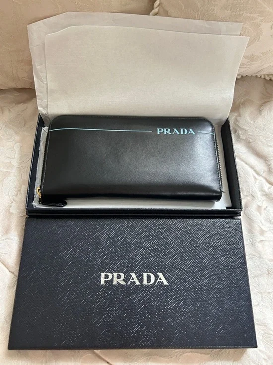 7013. Authentic Prada Black Leather Zip Wallet w/Turquoise Logo Detail & COA.