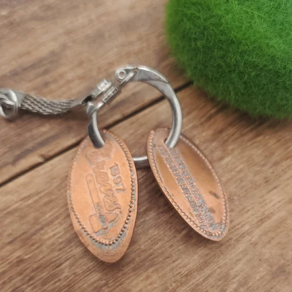 Stylish‎ Copper Braves Collectible Baseball Vintage 1997 Keychain P340