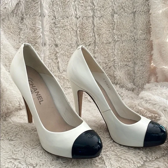 CHANEL White Patent Leather Pumps with Black Cap Toe