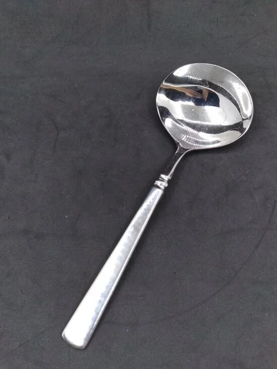 Gravy serving Spoon Easton Heirloom by Oneida 18/10 stainless Indonesia