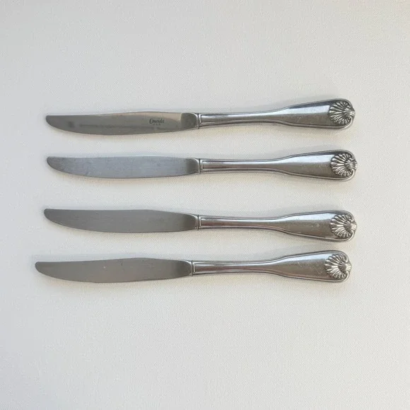 Oneida Dinner Knives Set of 4 Silver Excellent Shell Pattern Stainless USA