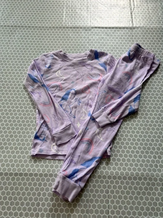 Carter's Lavender Unicorn & Rainbow Pajama Set.  Size 6