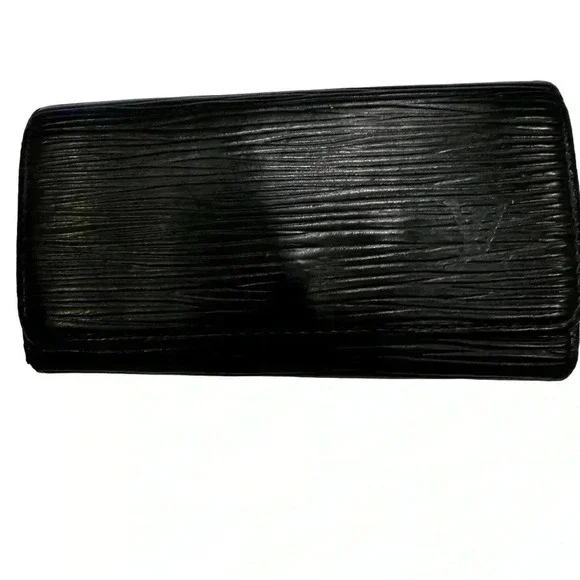 Louis Vuitton Black Leather Epi Key Holder 4 Rings Date Code  CA1907 unisex