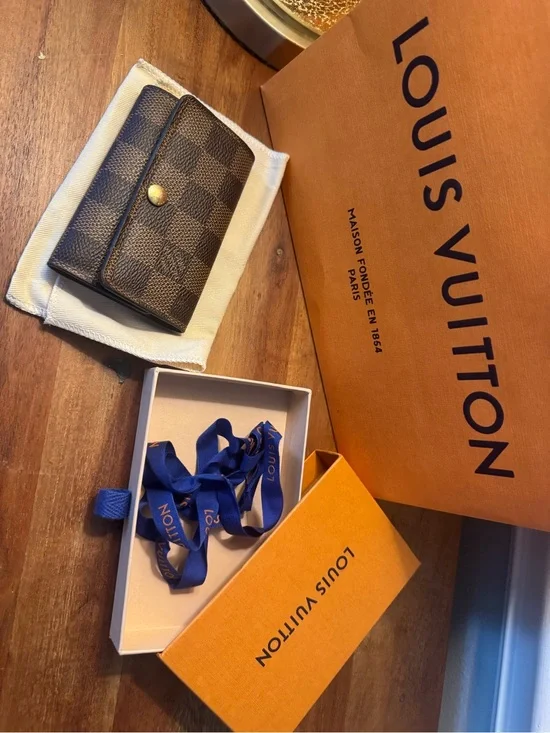 Louis Vuitton 6 Key Holder Damier Ebene