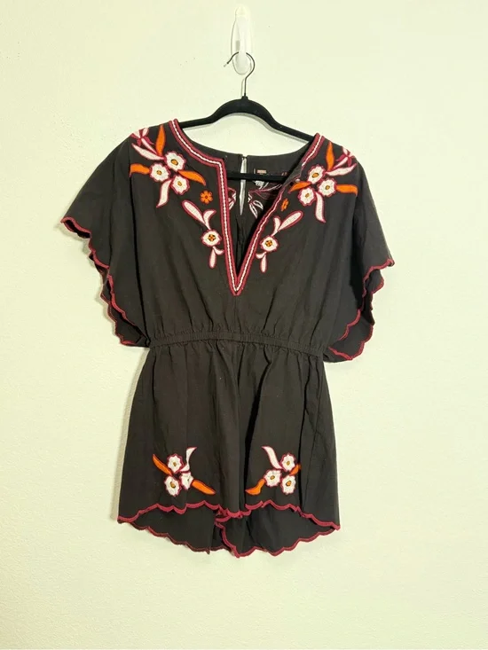 Free People Black Embroidered Romper Boho Festival Flutter Sleeve Floral Cotton‎