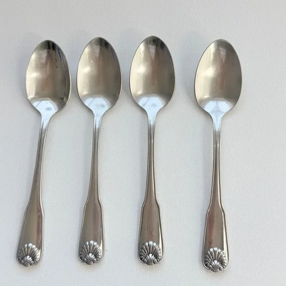 Oneida Teaspoons Set of 4 Silver Stainless Excellent Shell Motif Flatware