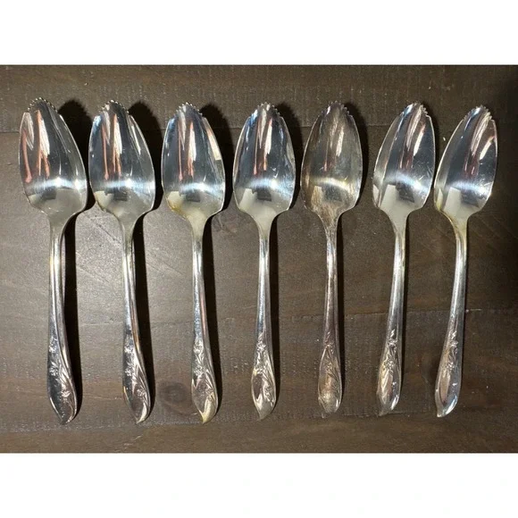 1947 Rogers Bros Springtime Silverplate Grapefruit Spoons Set of 7 Serrated