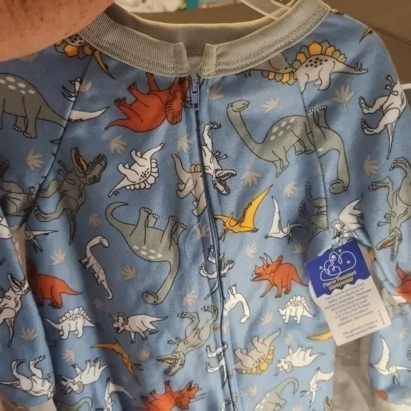 Mon Petit 2T footed non slip pajamas onesie dinosaurs NWT‎ sleepwear