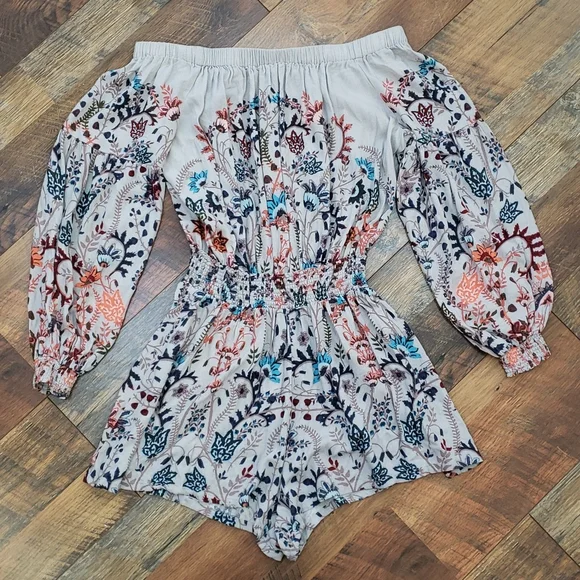 Free People Pretty and Free Gray Paisley Floral Long Sleeve Romper, Size Small