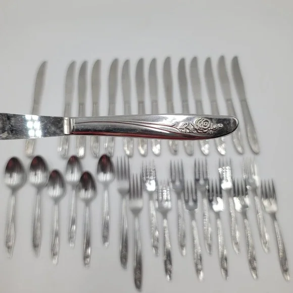 33 Pc VTG Roseanne Pattern Stainless Steel Flatware Set Rose Floral Design‎