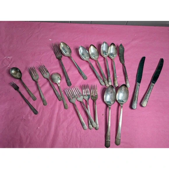 20 Lot WM A Rogers A1 Plus Onieda ltd tudor Silver plated flatware spoons forks‎