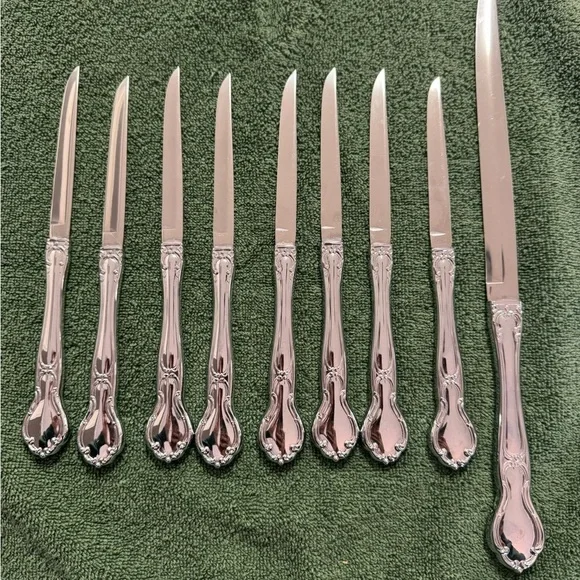 Vintage Carvel Hall stainless USA knives- set of 8 (8”) and 1 (13”)