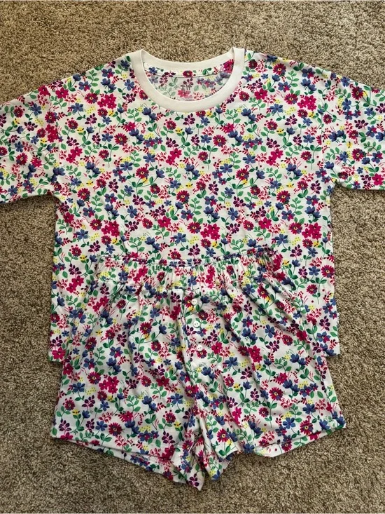Like new! GAP Floral PJ Short Set. Size 8.