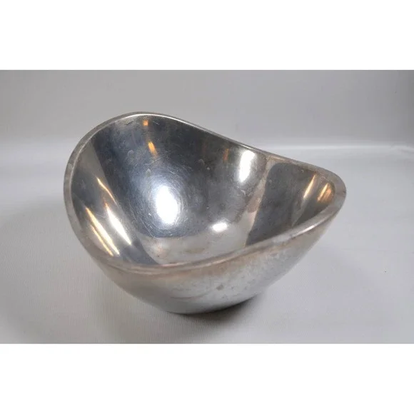 Vintage 1967 NAMBE #569 Metal Alloy Bowl, Richard Thomas 8.5 in Wide